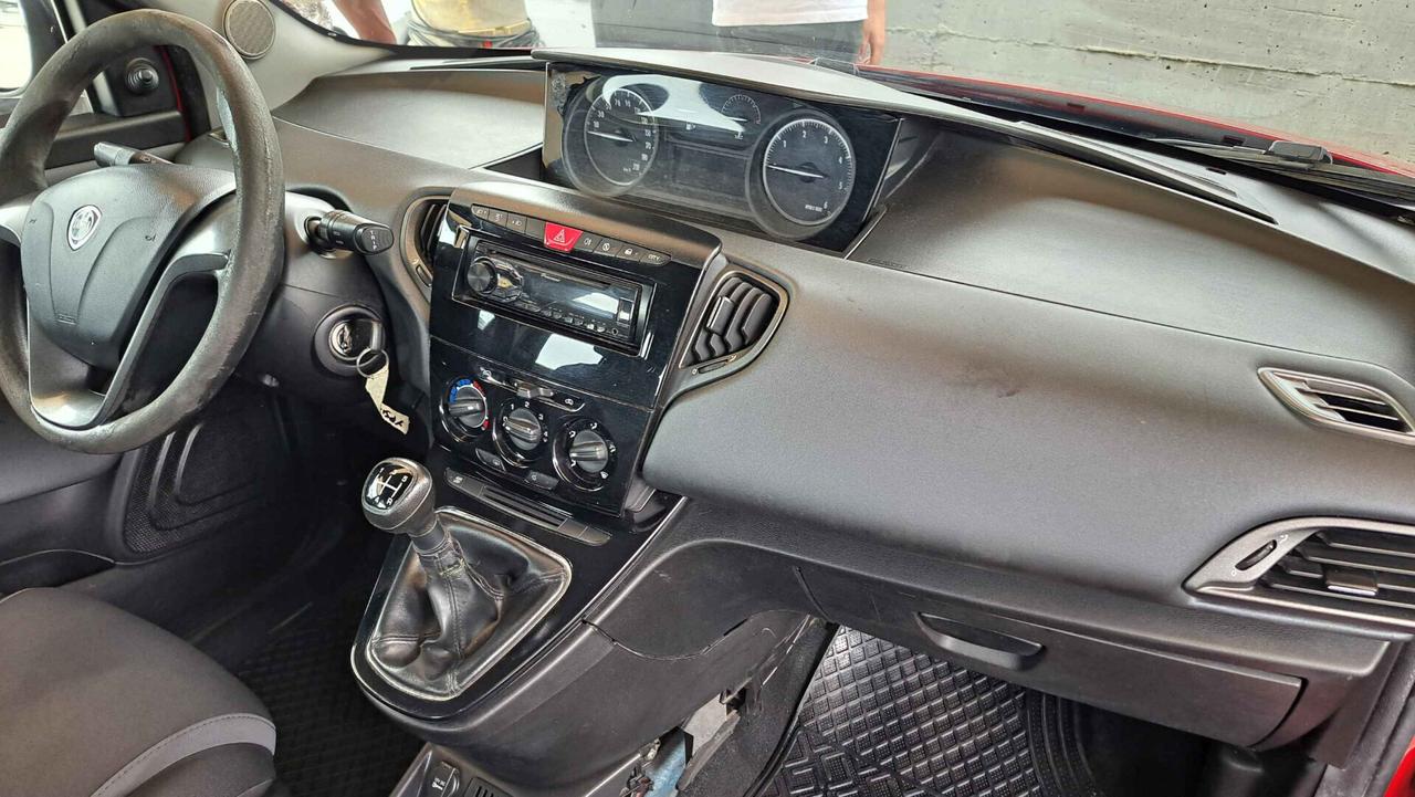 Lancia Ypsilon 1.3 MJT 16V 95 CV S&S Silver