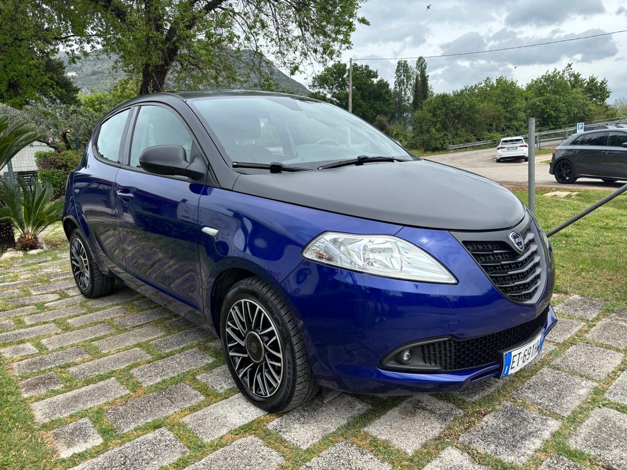 Lancia Ypsilon 1.2 69CV GPL S MOMODESIGN-2013