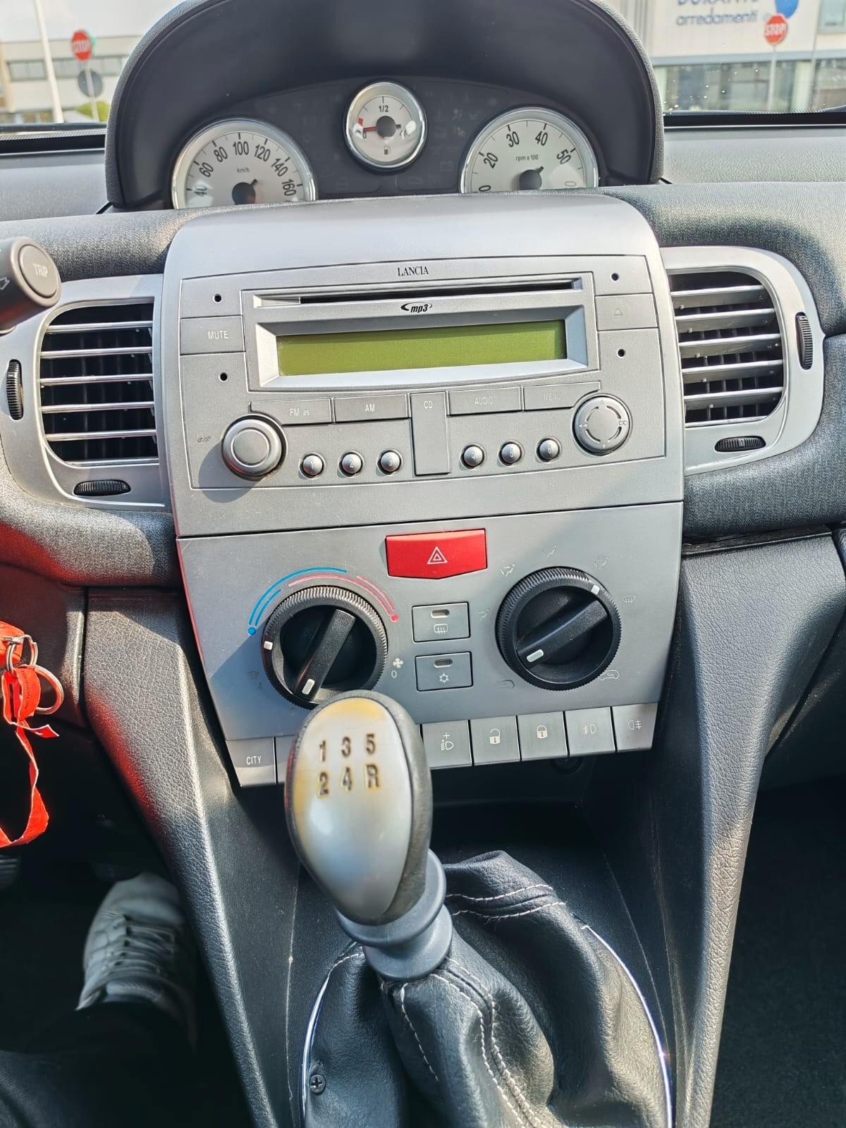 Lancia Ypsilon 1.2 69 CV 5 porte S&S Silver