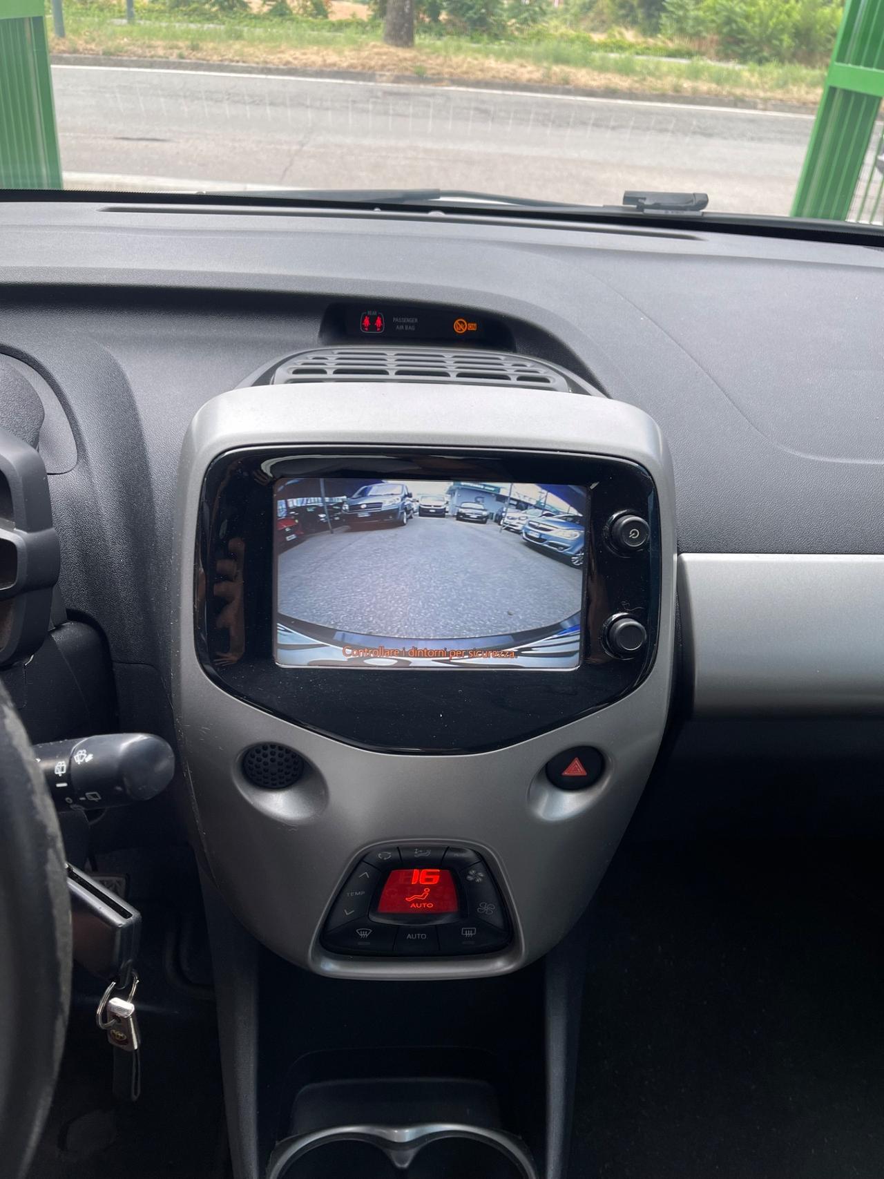 Toyota Aygo 1.0 VVT-i 69 CV 5 porte x-play
