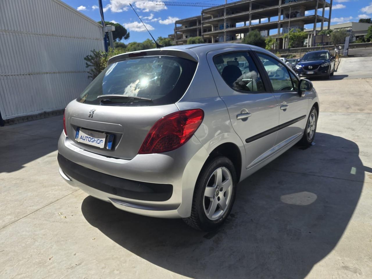 Peugeot 207 1.4 8V 75CV 5p. ONE Line