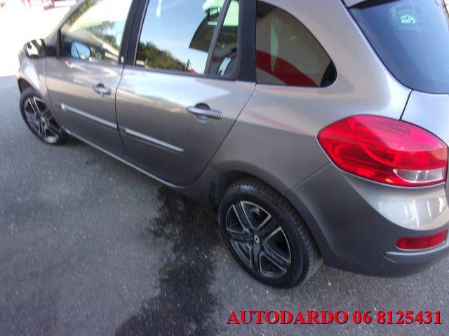 RENAULT Clio 1.2 16V TCE 100CV SporTour Live!