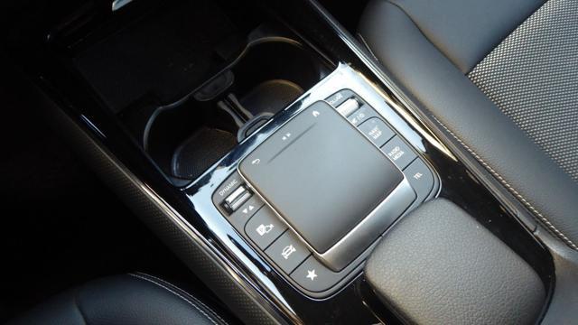 MERCEDES-BENZ GLB 200 d Automatic Sport