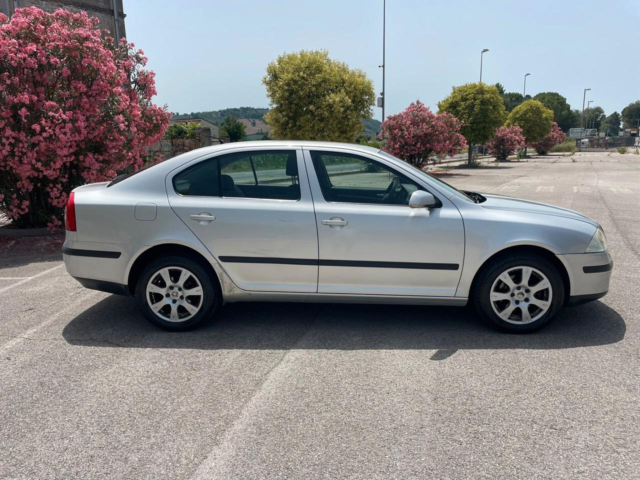 SKODA OCTAVIA 1.6 BENZ+METANO 2006 12 MESI DI GARANZIA