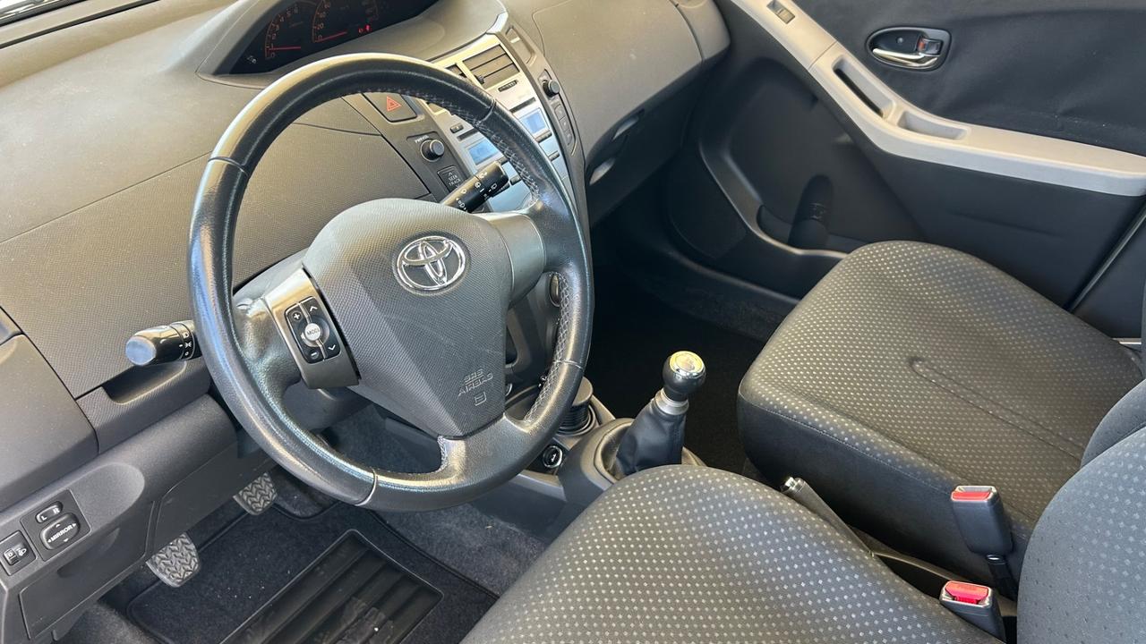 TOYOTA YARIS 1.0 5 P sol.
