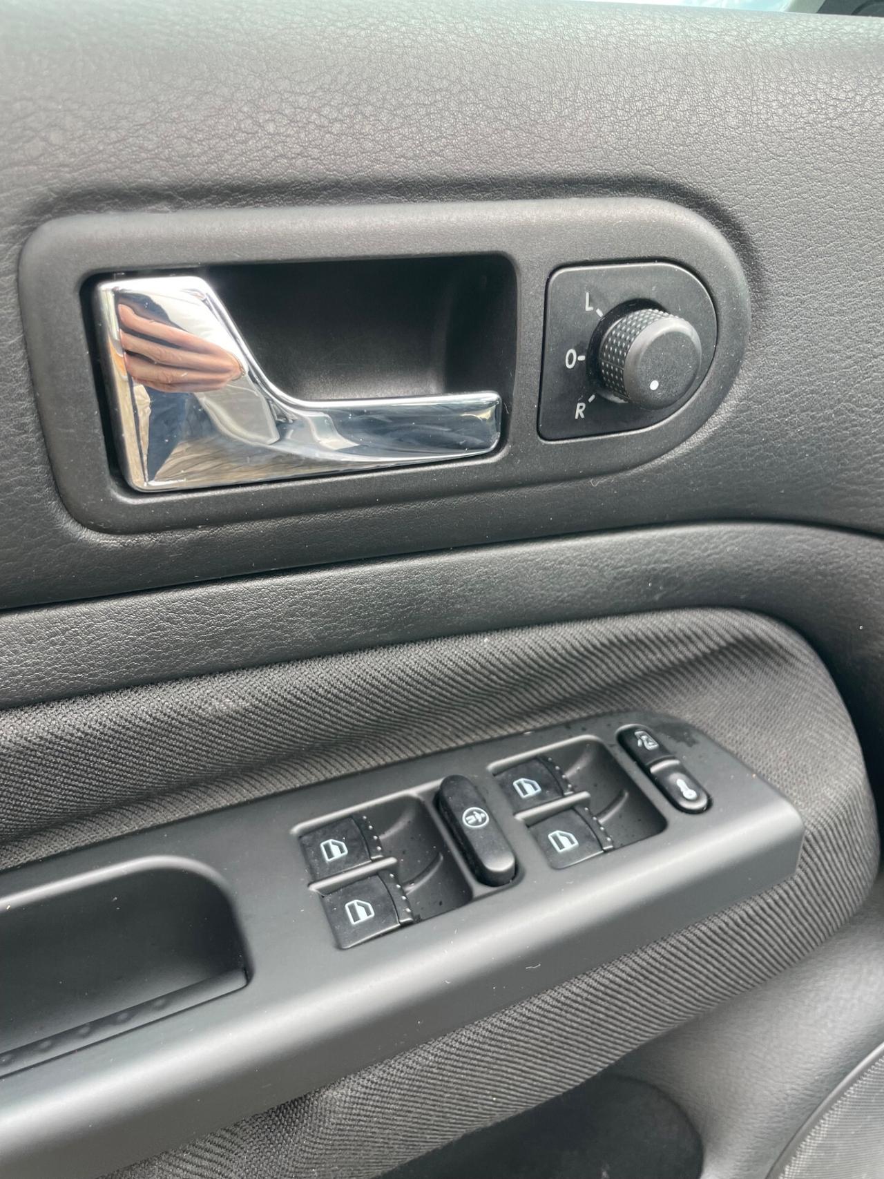 Volkswagen Golf 1.6 16V cat 5 porte Highline