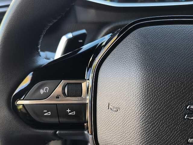 Peugeot 2008 PureTech 130 S&S EAT8 Allure