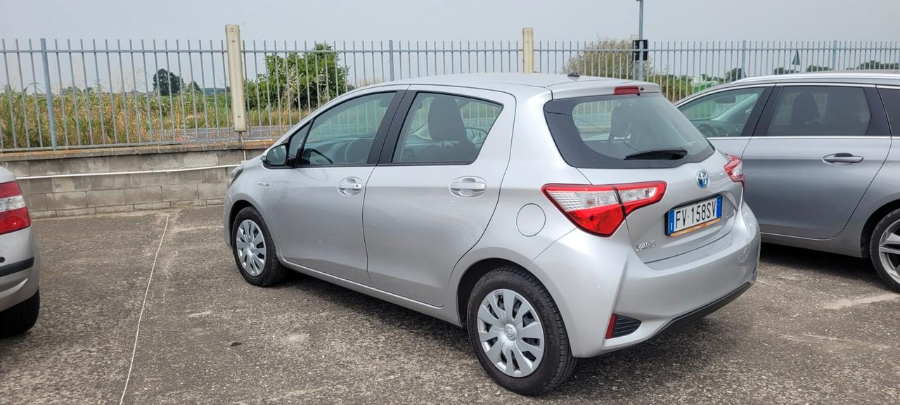 Toyota Yaris 1.5 Hybrid 5 porte Cool NEOPATENTATA