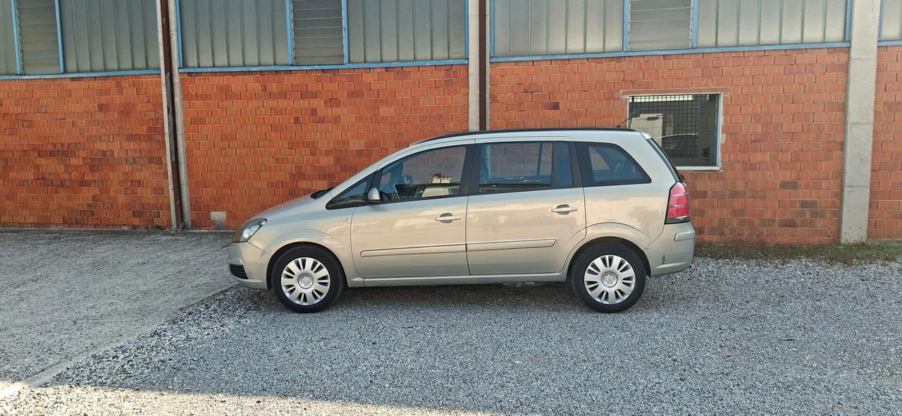 MONOVOLUME 7 POSTI 1.6 CON DOPPIA ALIMENTAZIONE