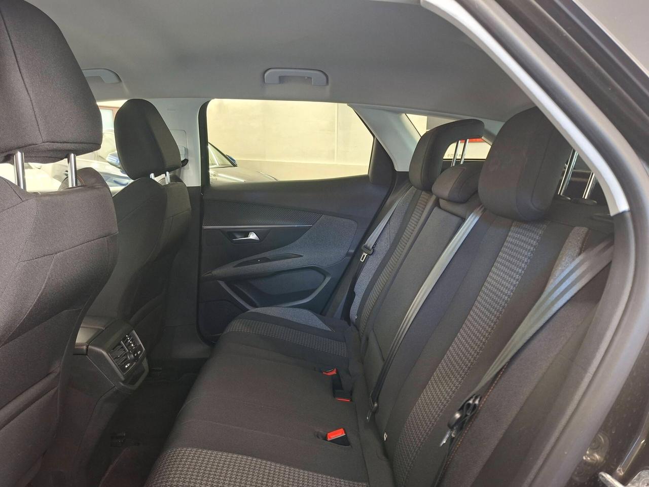 Peugeot 3008 BlueHDi 130 S&S EAT8 Business