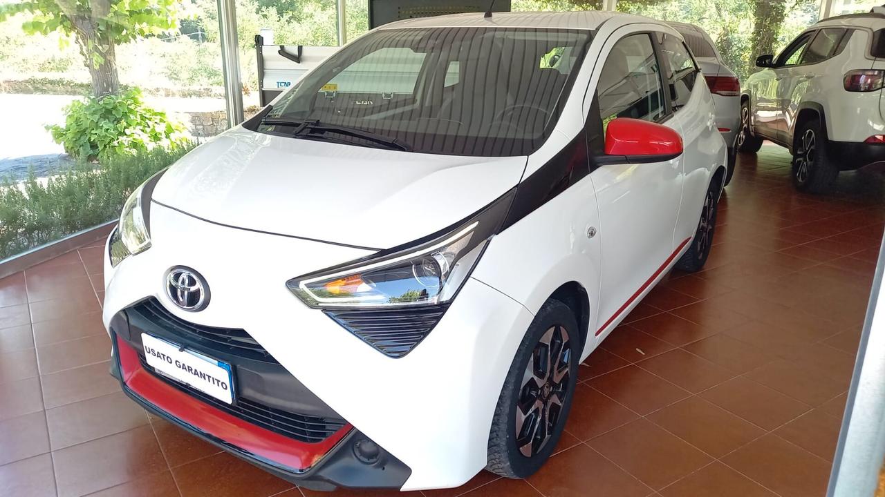 Toyota Aygo Connect 1.0 VVT-i 72 CV 5 porte x-clusiv red style