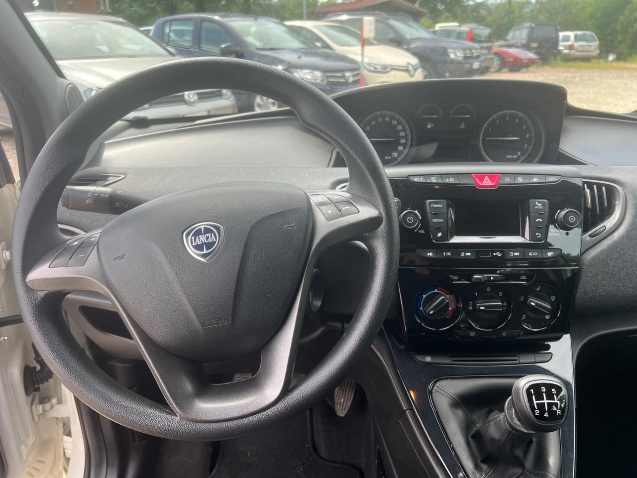 Lancia Ypsilon 1.2 69 CV Platinum NEOPATENTATI PERMUTE RATE GARANZIA