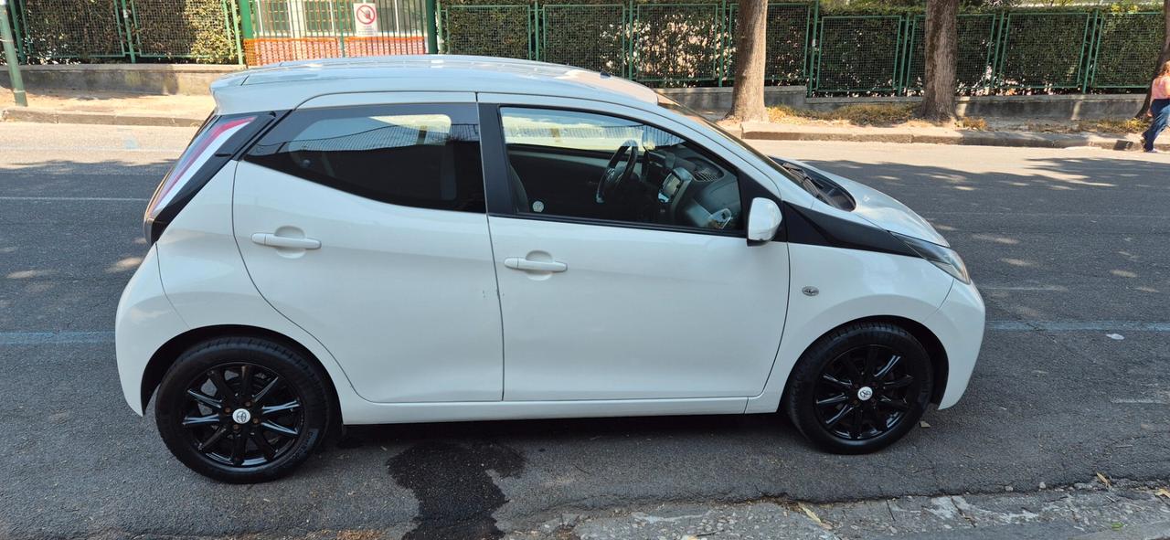 Toyota Aygo X-PLAY 5 PORTE RETROCAMERA CON GARANZIA