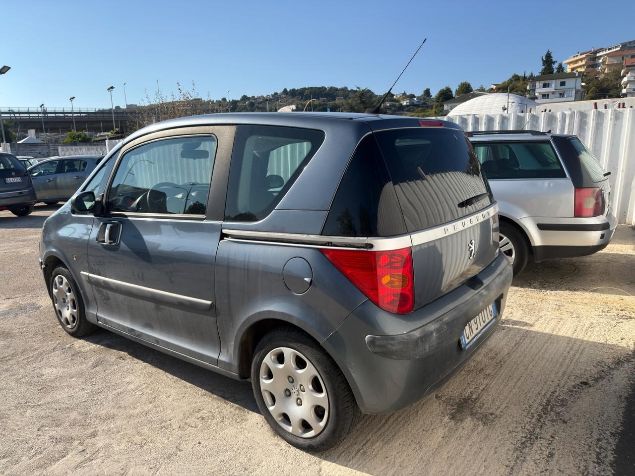 Peugeot 1007 1.4 Happy
