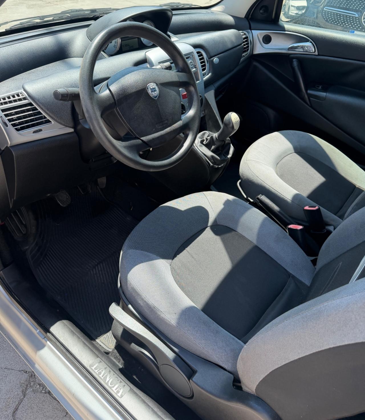 Lancia Ypsilon 1.3 MJT 75 CV BiColor Platino