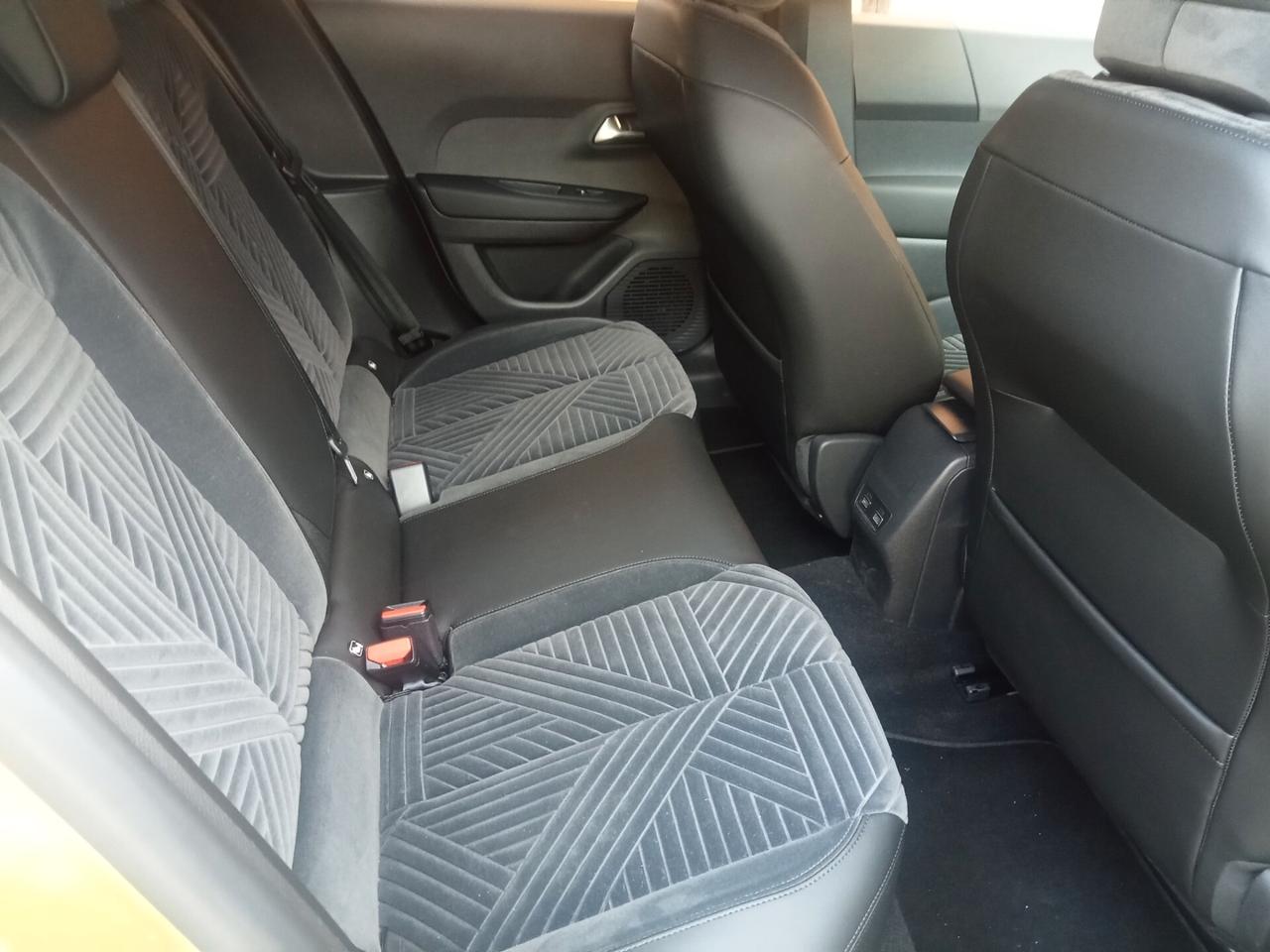 Lancia Ypsilon Hybrid e-DCT LX 2024