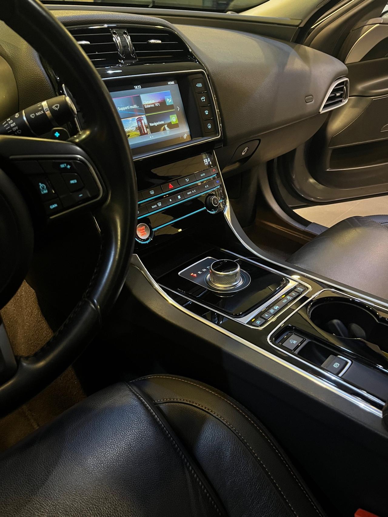 Jaguar XE 2.0d Pure 180cv auto