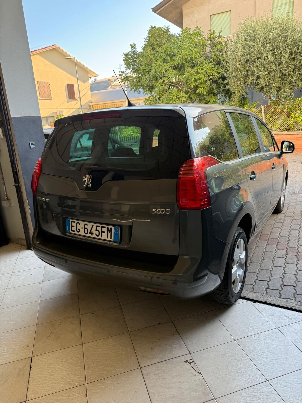 Peugeot 5008 2.0 HDi 150CV Business