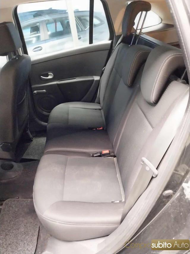 RENAULT Clio 1.2 16V SporTour Confort