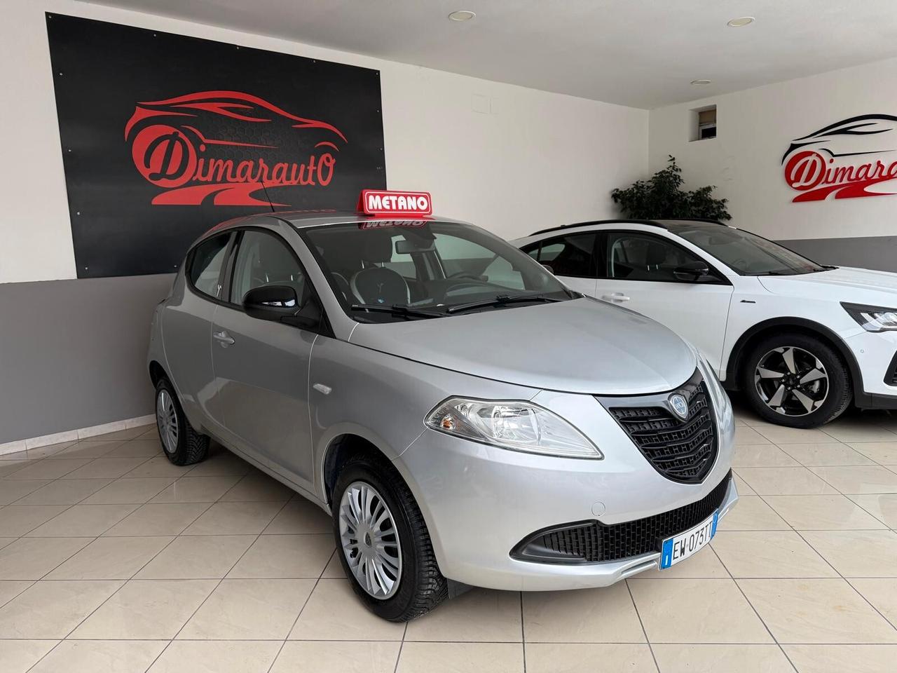 LANCIA YPSILON 0.9 METANO 2014 93.362 KM