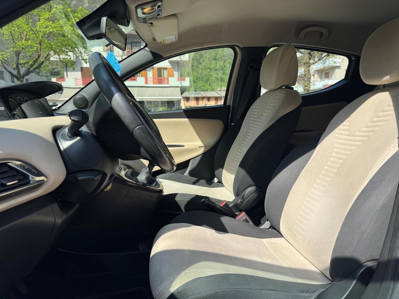 Lancia Ypsilon 1.2 69 CV 5 porte OK NEOPATENTATI