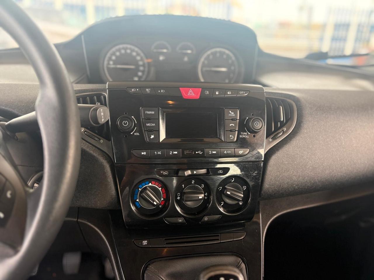 Lancia Ypsilon 1.2 69 CV 5 porte GPL Ecochic Elefantino Blu