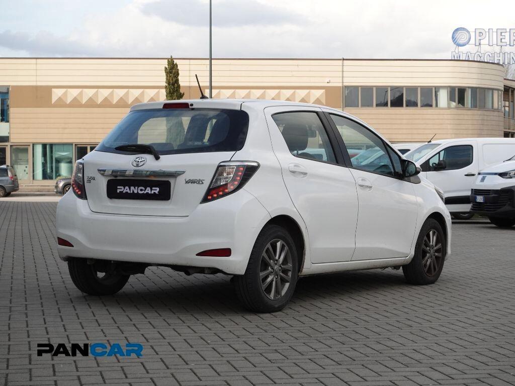 Toyota Yaris 1.3 5 porte Lounge Multidrive
