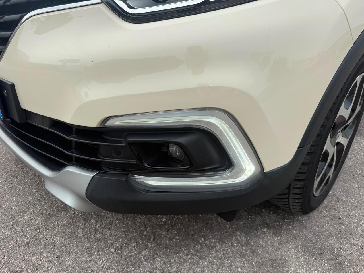 Renault Captur dCi 8V 90 CV EDC Start&Stop Energy Initiale Paris