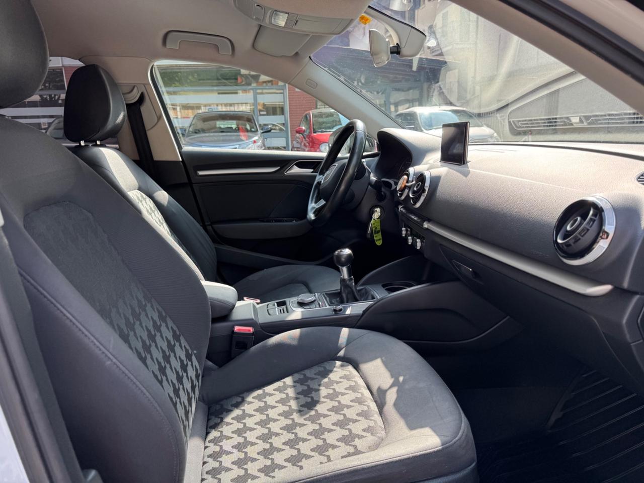 Audi A3 SPB 1.6 TDI Sport - SENSORI PER IL PARCHEGGIO - VETRI OSCURATI