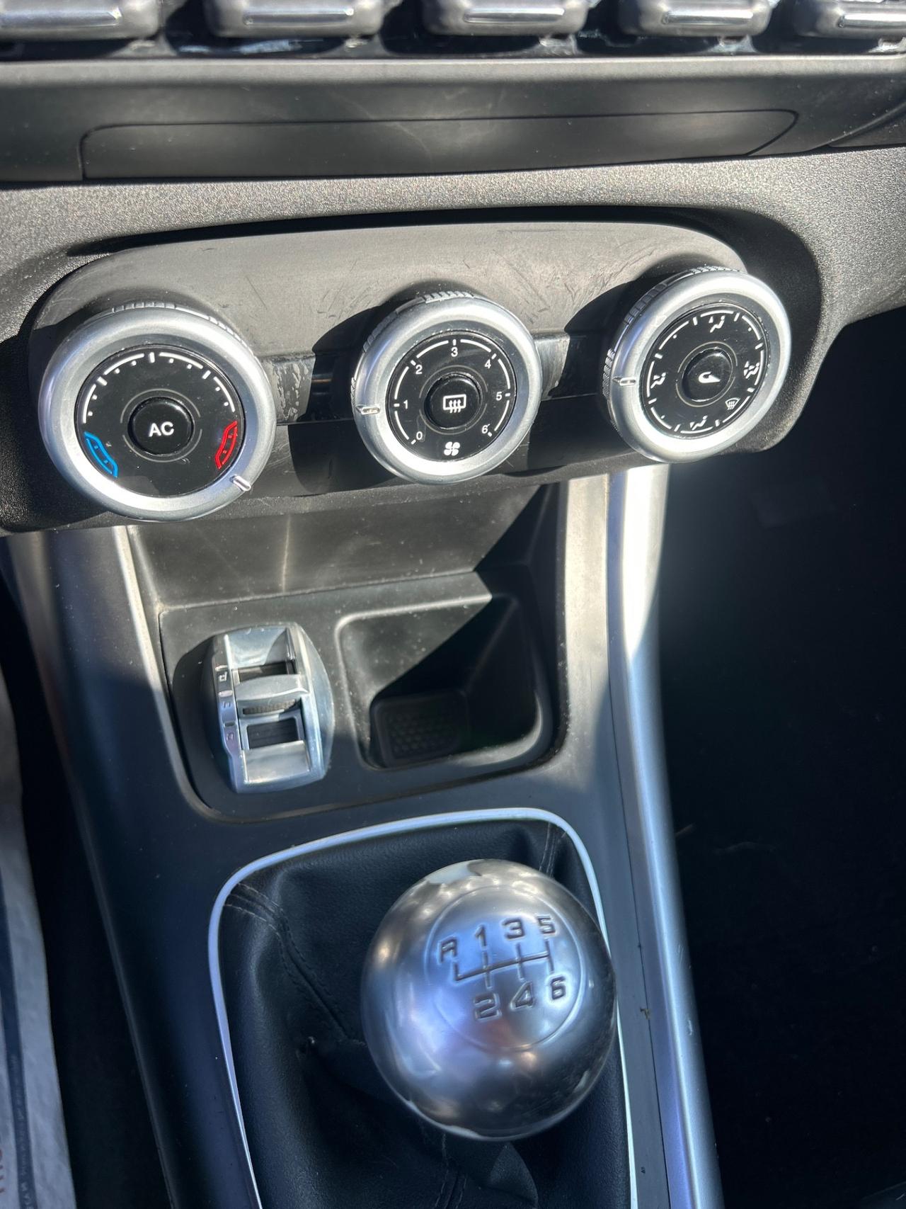 Alfa Romeo Giulietta 1.6 JTDm 105 CV Distinctive-2012