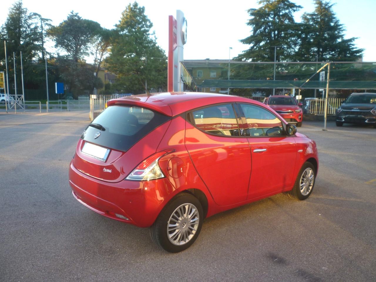 LANCIA Ypsilon 1.2 69 CV 5 porte Gold ROSSO 2018