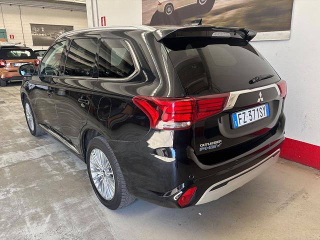 MITSUBISHI Outlander 2.4 MIVEC 4WD PHEV Instyle Plus SDA