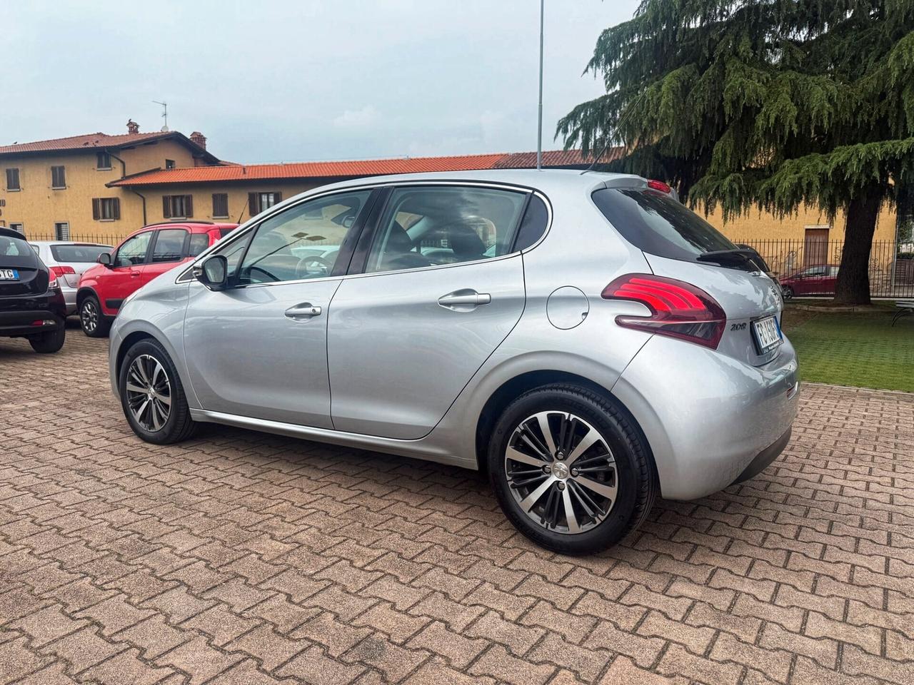 Peugeot 208 PureTech Turbo 110 EAT6 S&S 5 porte AUTOMATICA OK NEOPATENTATI
