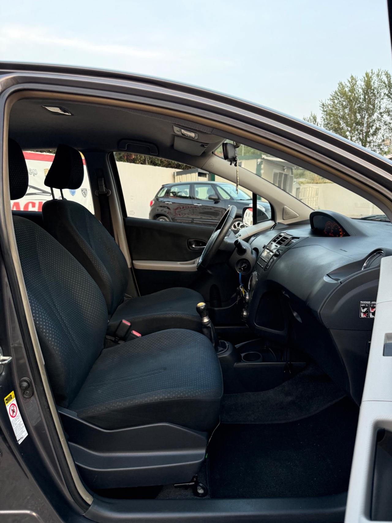 Toyota Yaris 1.0 5 porte Sol