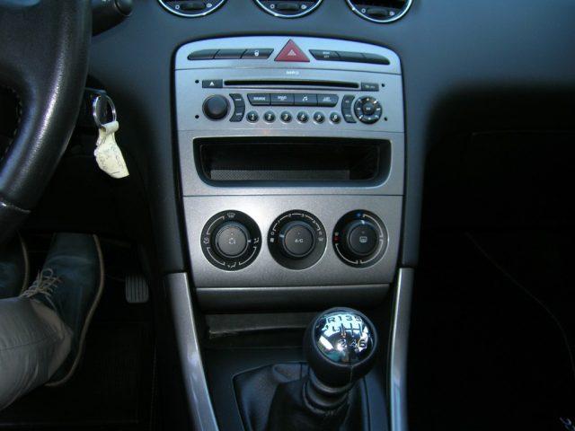 PEUGEOT 308 1.6 HDi 112CV CC Féline