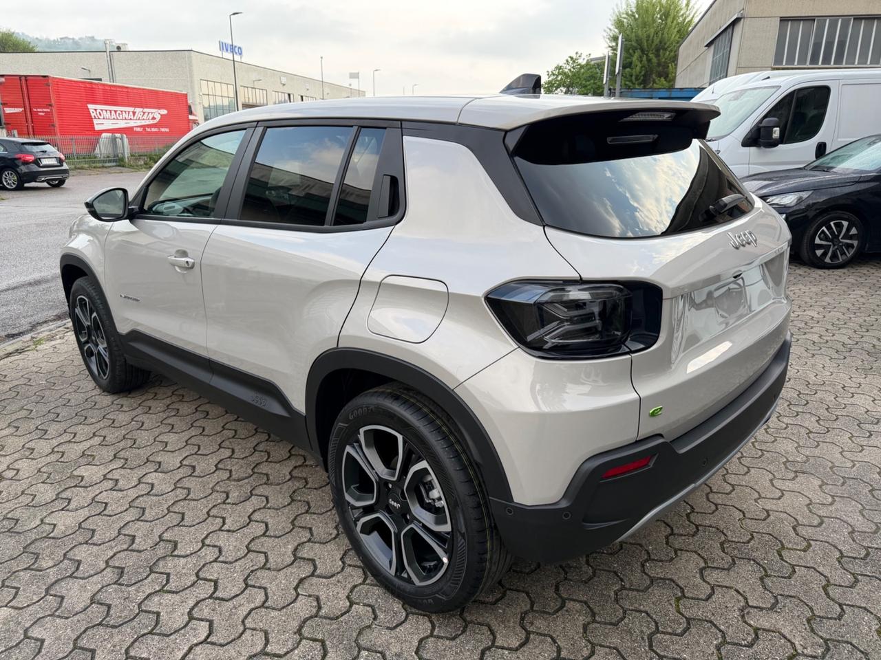 Jeep Avenger 1.2 Turbo 100 CV MHEV Summit