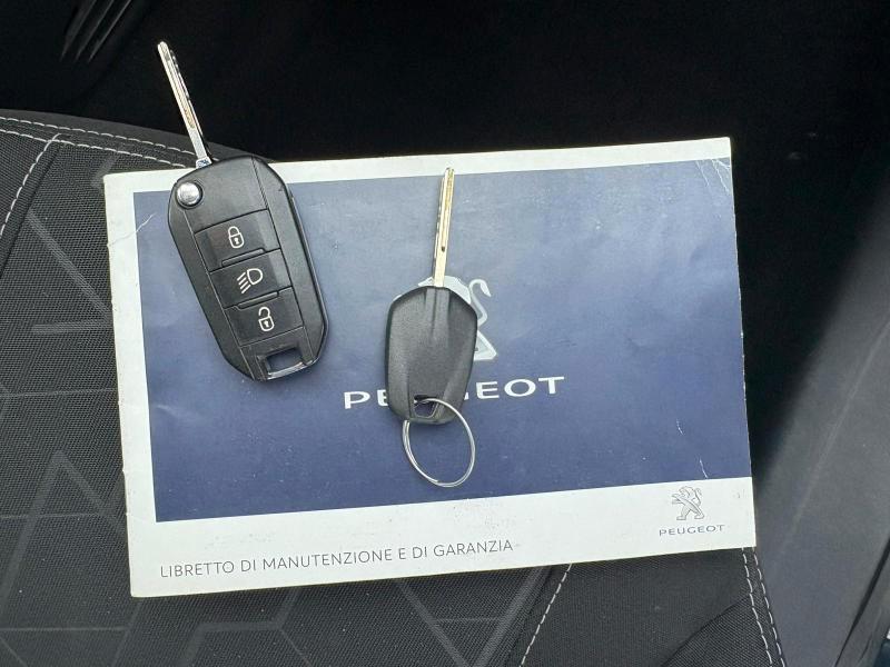 Peugeot 2008 1.6 bluehdi Active 75cv ADATTA NEOPATENTATI