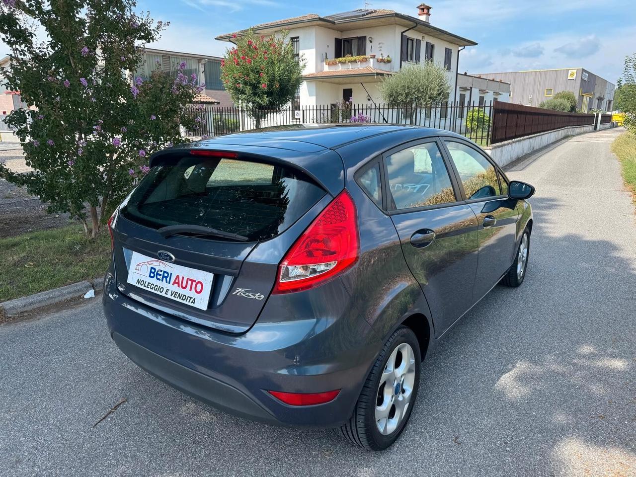 Ford Fiesta Ikon allestimento Business.