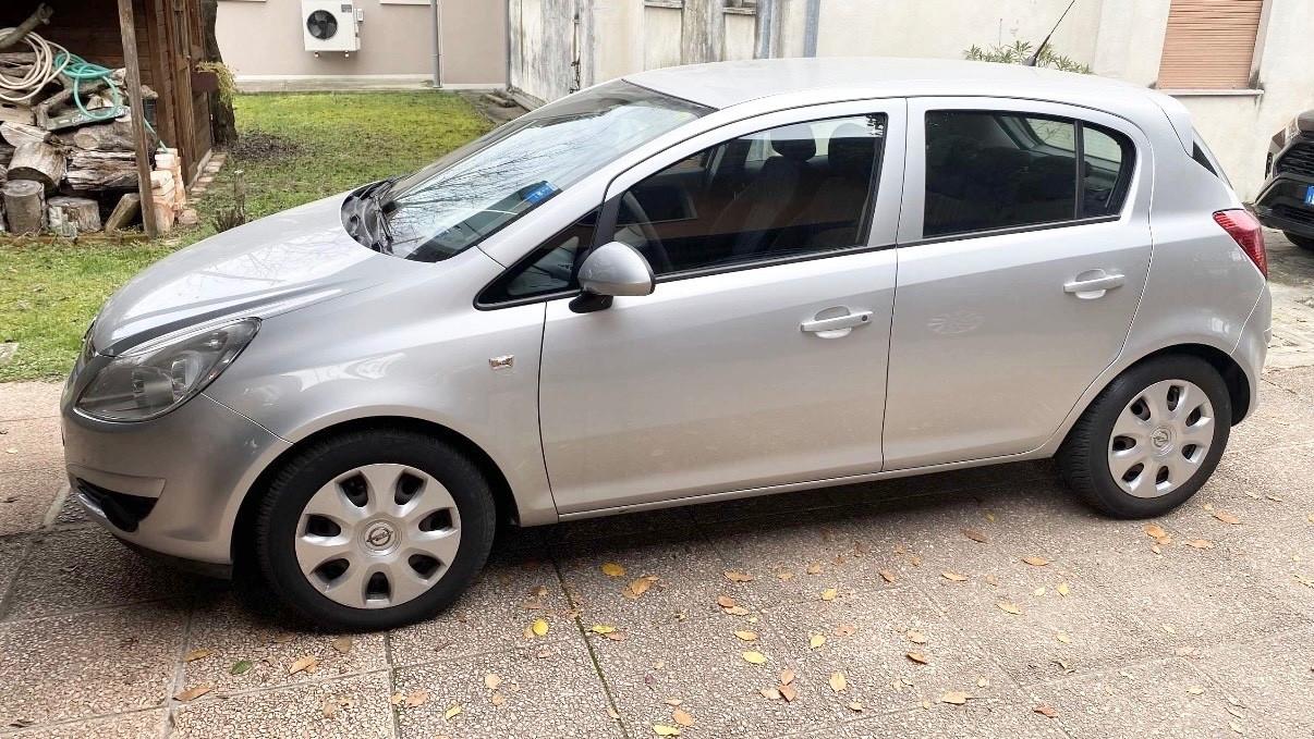 Opel Corsa 1.2 5 porte Cosmo