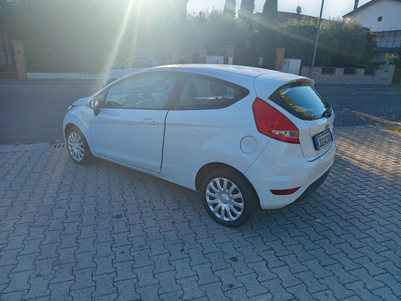 Ford Fiesta 1.4 3 porte Bz.- GPL Titanium