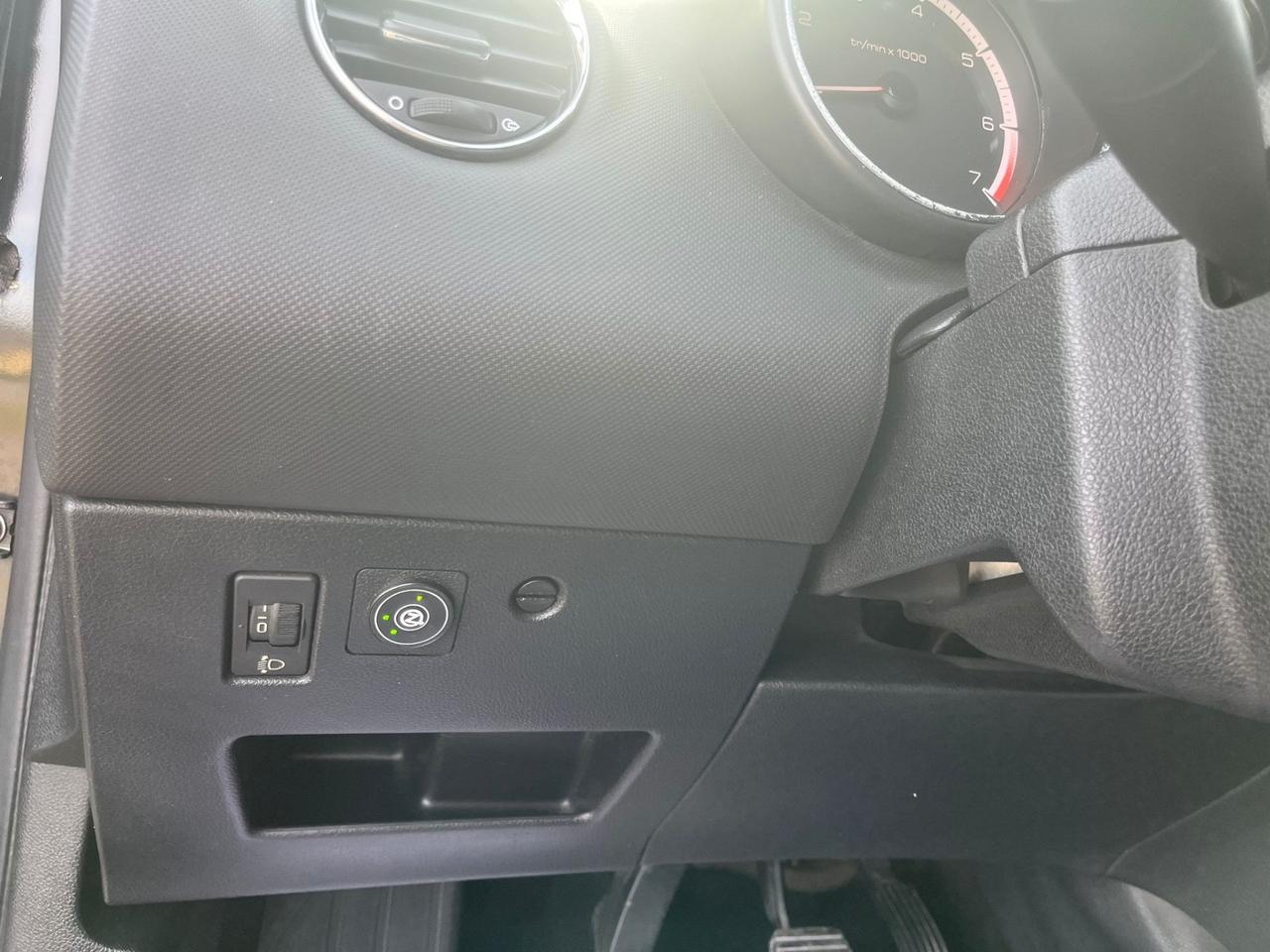 Peugeot 308 1.4 benzina/gpl 2011