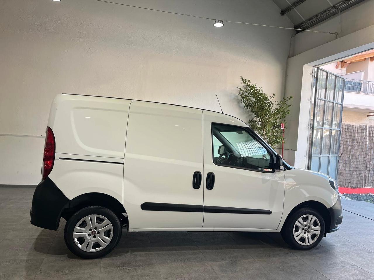 Fiat Doblo DOBLò 1.6 MJT 105 CV 3 POSTI LOUNGE 2022 *UNICOPRO* *52MILAKM*