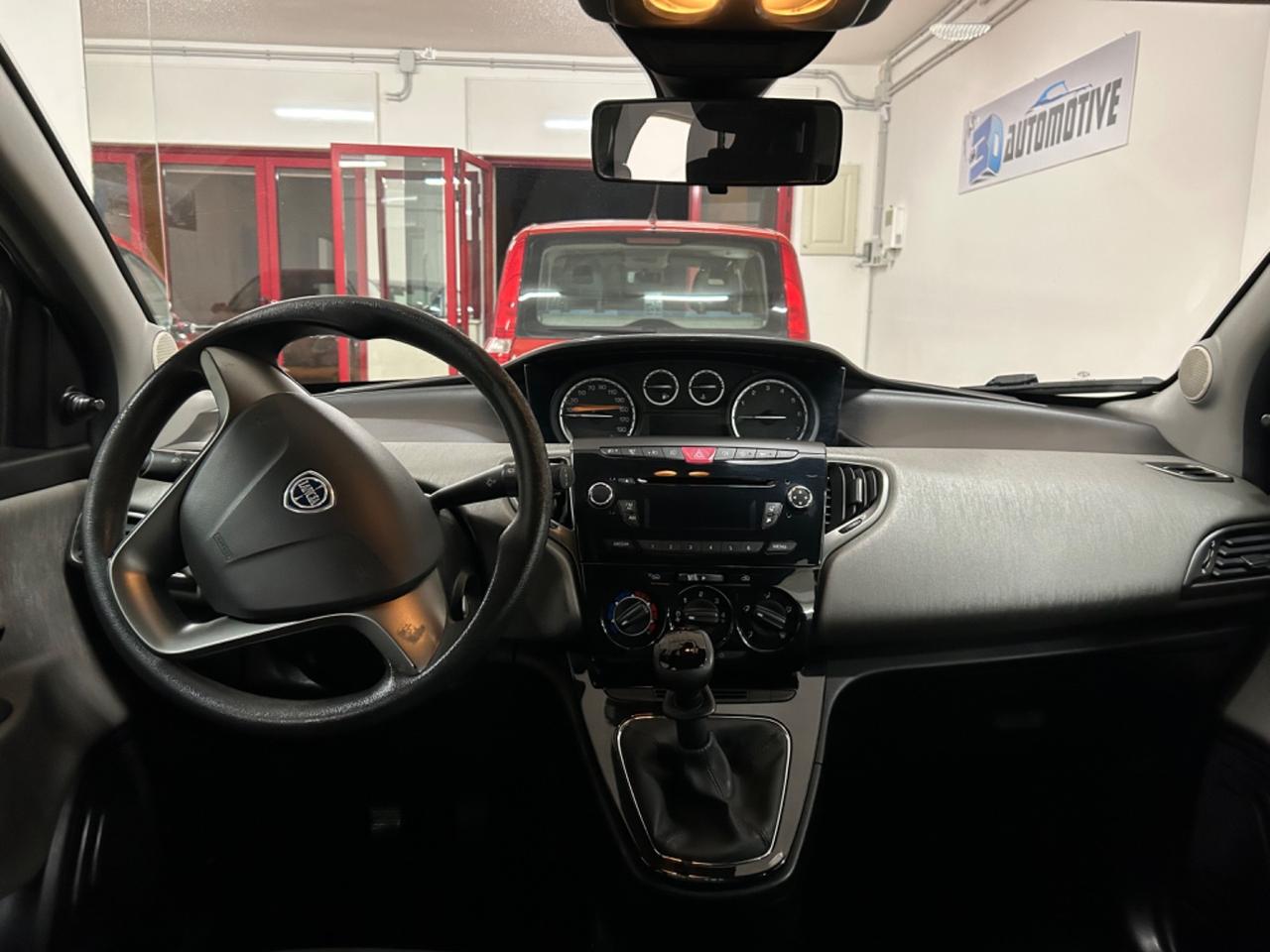 Lancia Ypsilon 1.2 69 CV 5 porte Silver