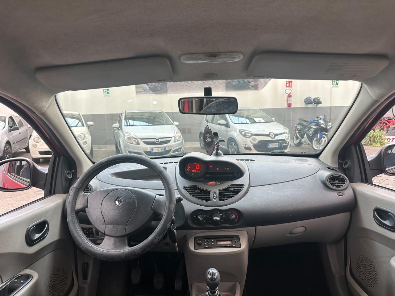 Renault Twingo 1.2 Benz, Euro 4, guidabile da neopat, buoni condi
