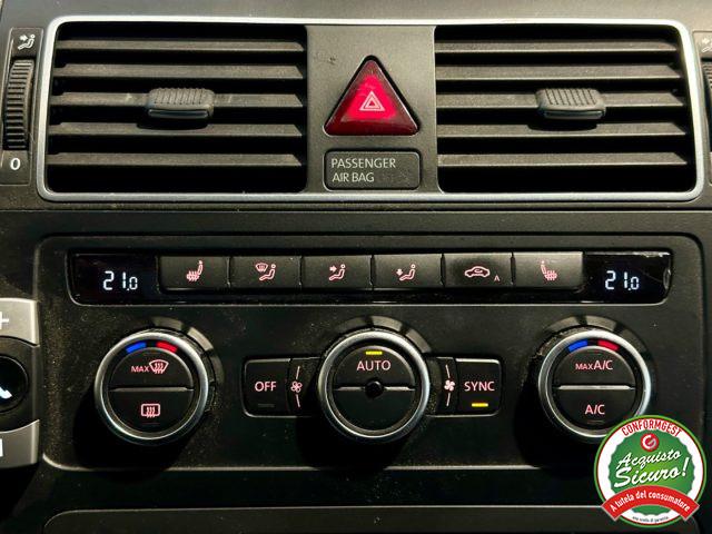 VOLKSWAGEN Touran 2.0 TDI 140CV DSG Highline *NEOPAT*7 POSTI*PELLE*