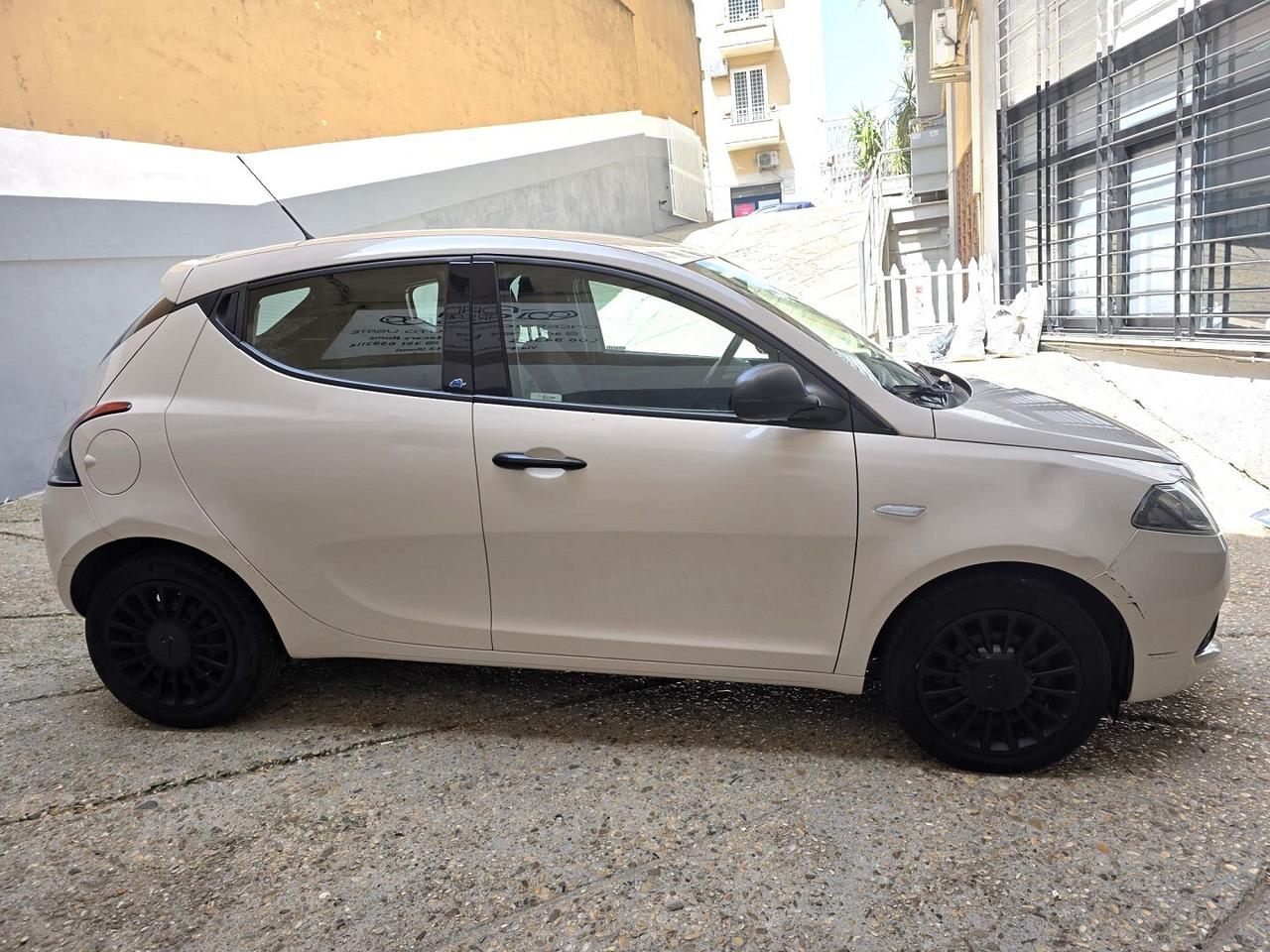 LANCIA YPSILON 1.2 - ADATTA A NEOPATENTATI