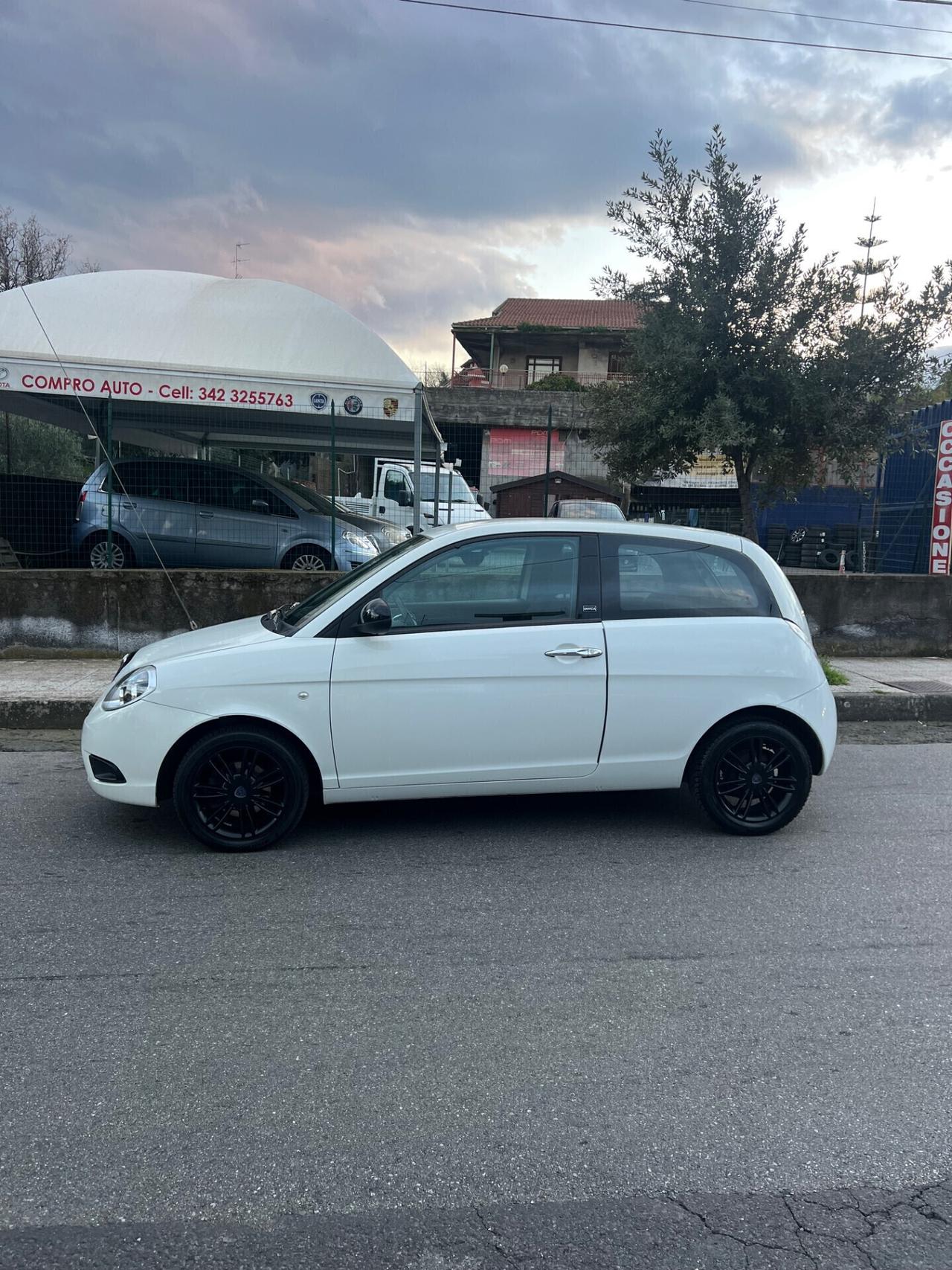 Lancia Ypsilon 1.3 MJT 75 CV Unyca