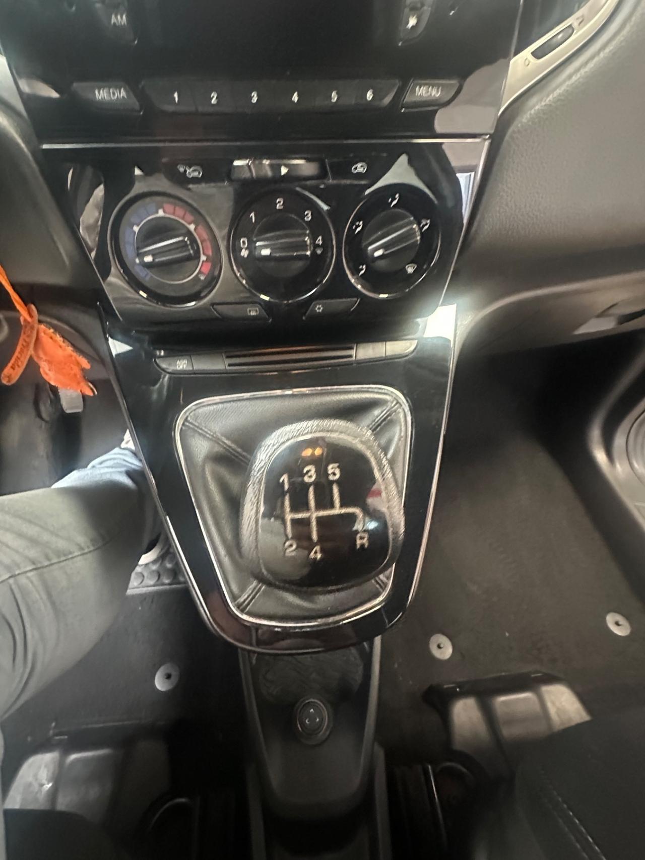 Lancia Ypsilon 1.2 69 CV 5 porte Platinum