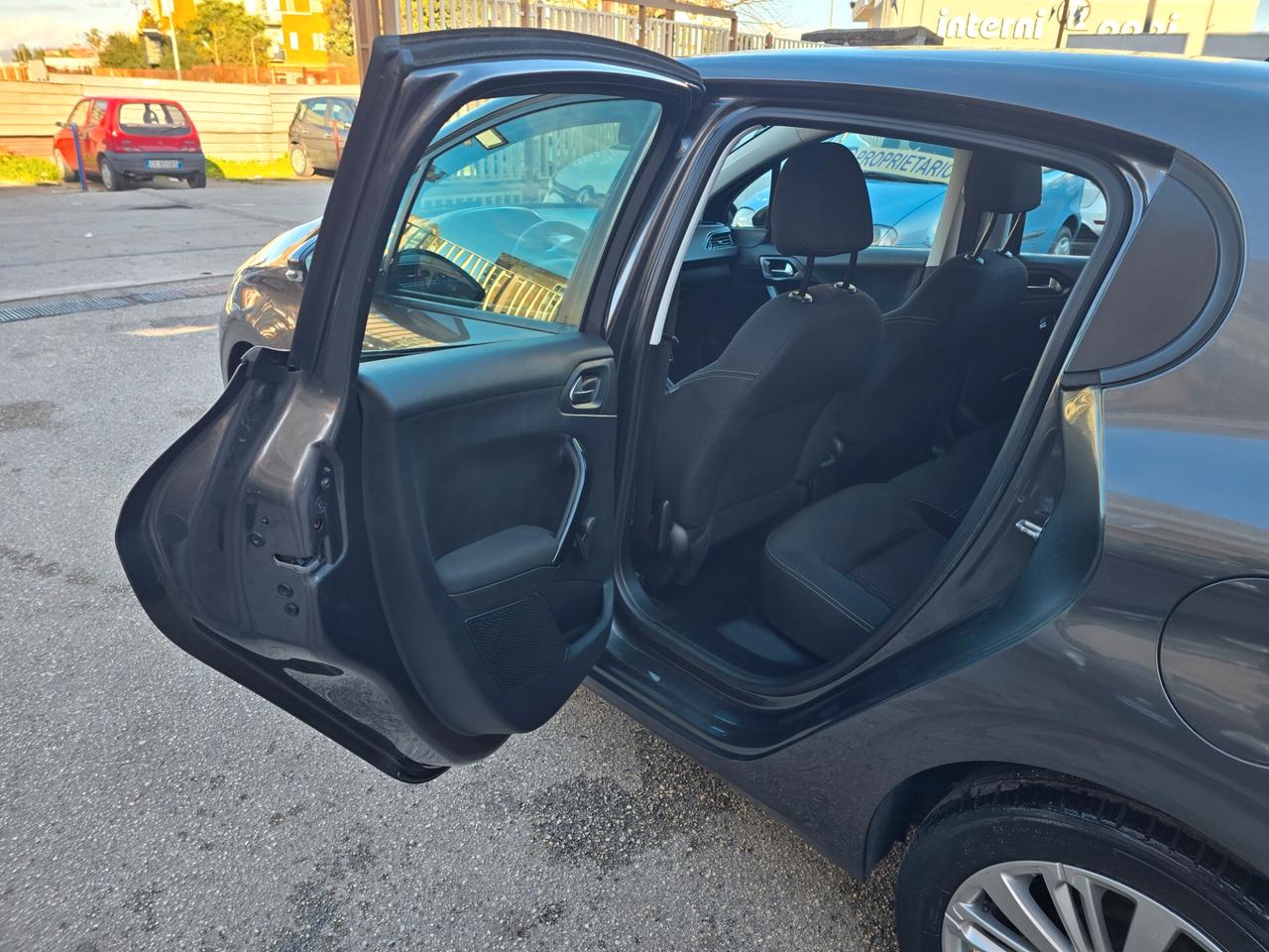 Peugeot 208 PureTech 82 5 porte Allure