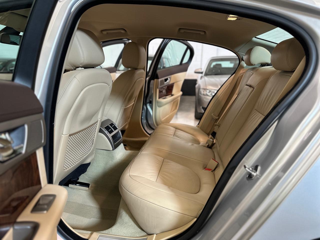 Jaguar XF 4.2 V8 Premium Luxury
